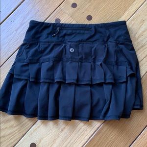EUC BLACK LULULEMON TENNIS SKIRT!